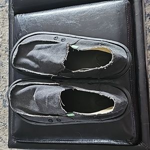 Sanuk shoes